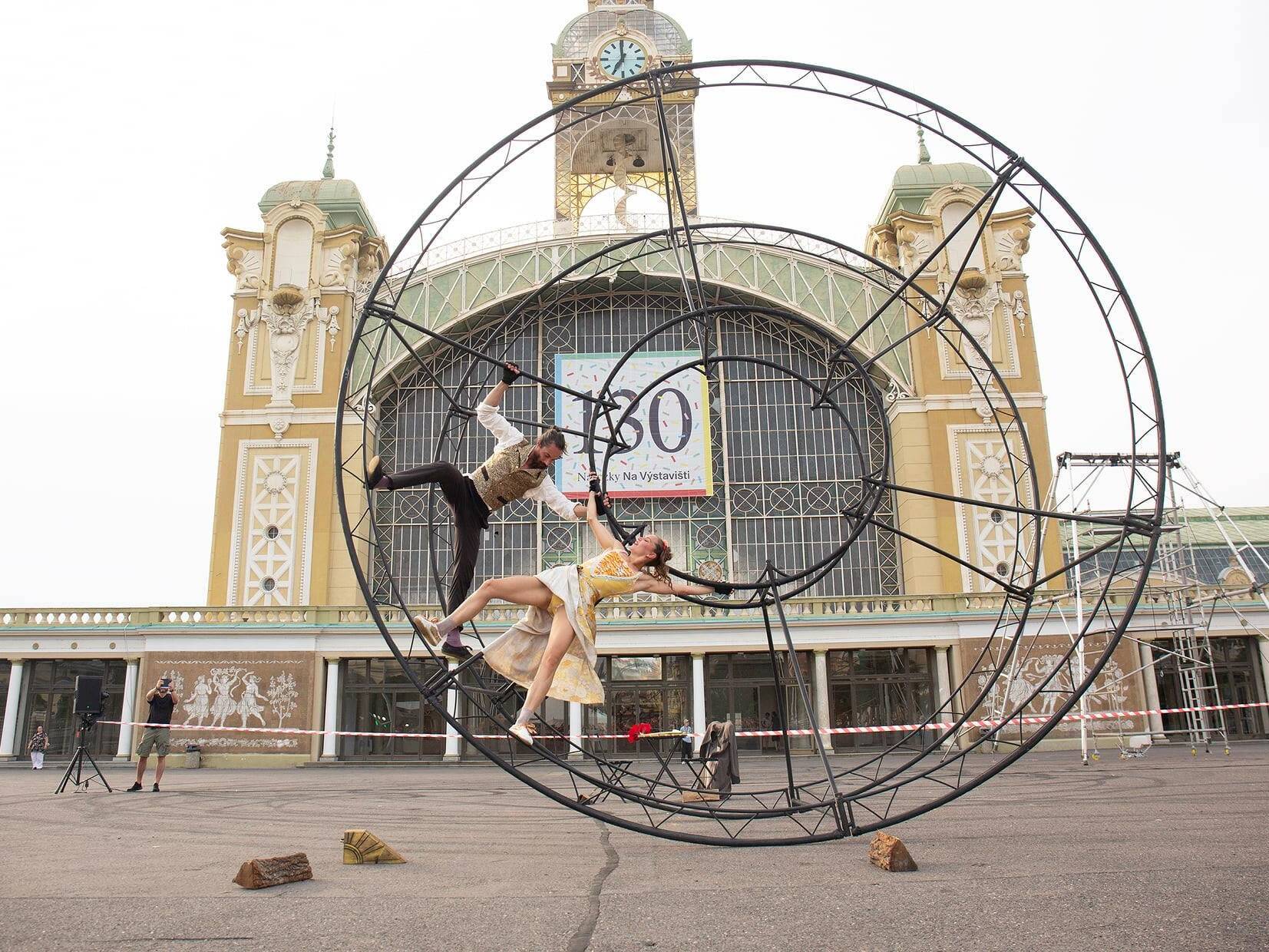 Premiéra inscenace na festivalu Za Dveřmi